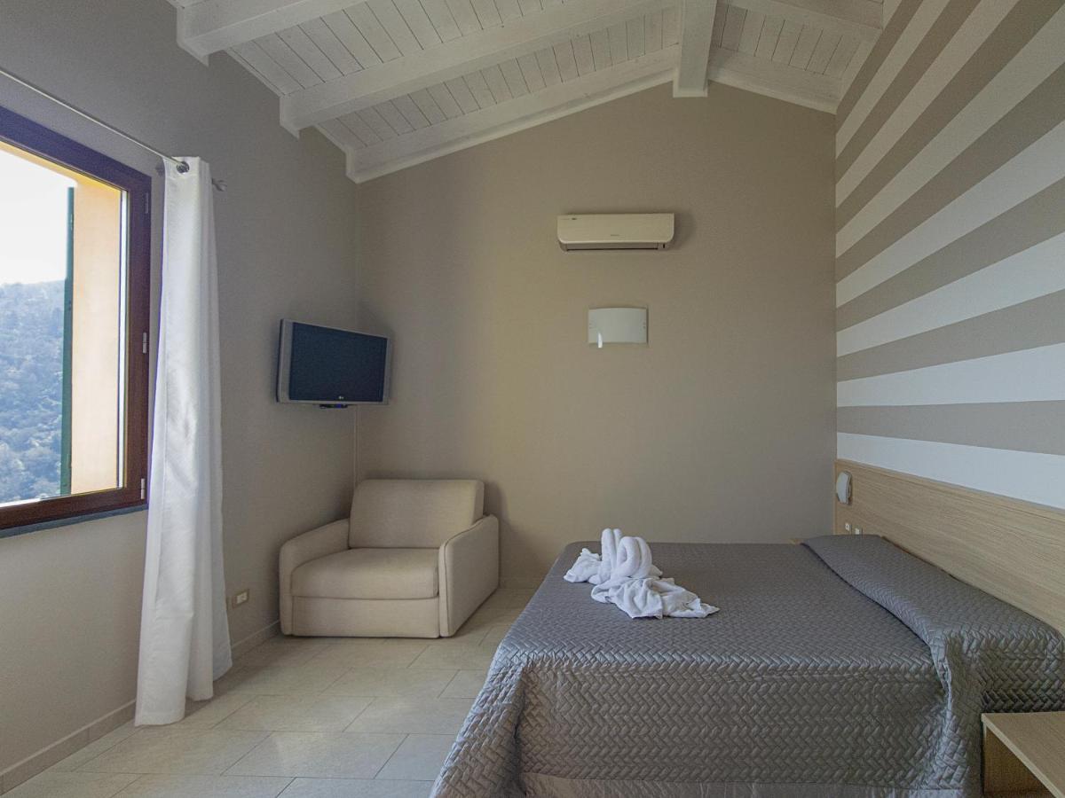 Agriturismo La Pietra 1 E La Pietra 2 Специя Экстерьер фото