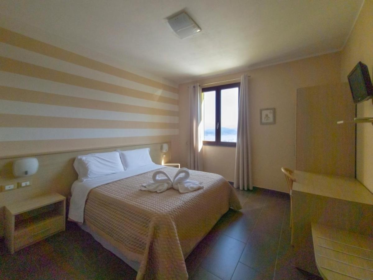 Agriturismo La Pietra 1 E La Pietra 2 Специя Экстерьер фото