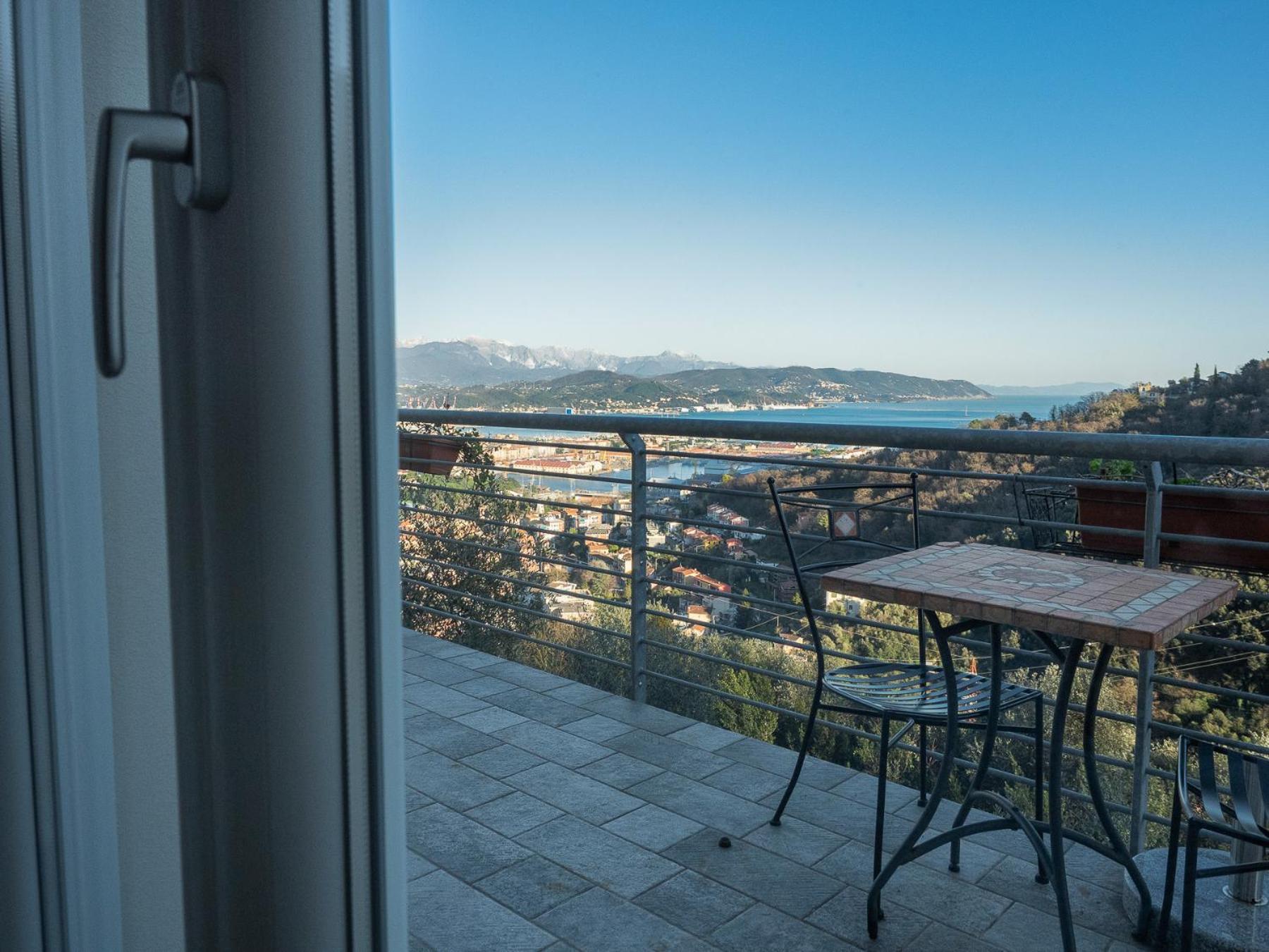 Agriturismo La Pietra 1 E La Pietra 2 Специя Экстерьер фото